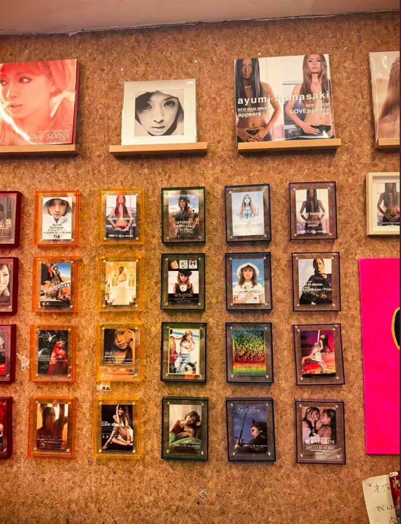 上海濱崎步主題咖啡館照片被清空。（圖／翻攝自X平台@whyyoutouzhele）