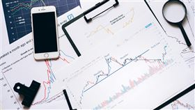 國泰台灣高股息基金以「高息股、AI動能股、價值股」三大策略為核心，具有不配息級別A、採用月配息機制的配息級別B，以及今年7月掛牌的TISA級別基金，不論是小資族以存第一桶金為目標、或是享退族以定期定額方式為退休經費做準備，幫助不同投資人滿足各式理財需求。（示意圖／PEXELS）