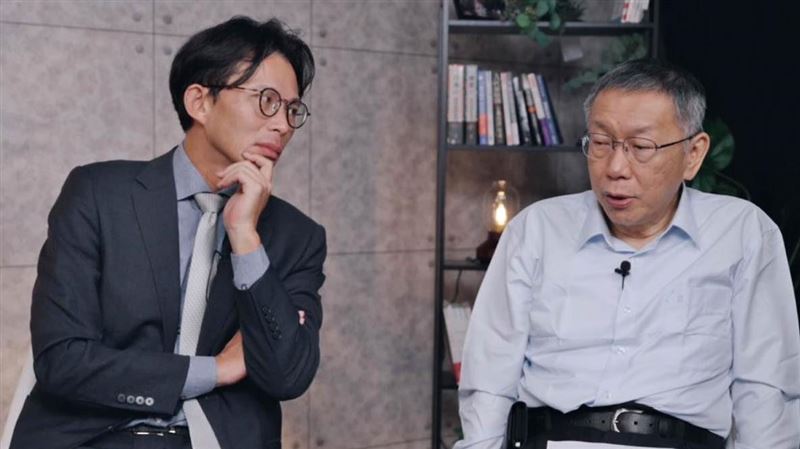 黃國昌突曬柯文哲合照！網：一起進土城？