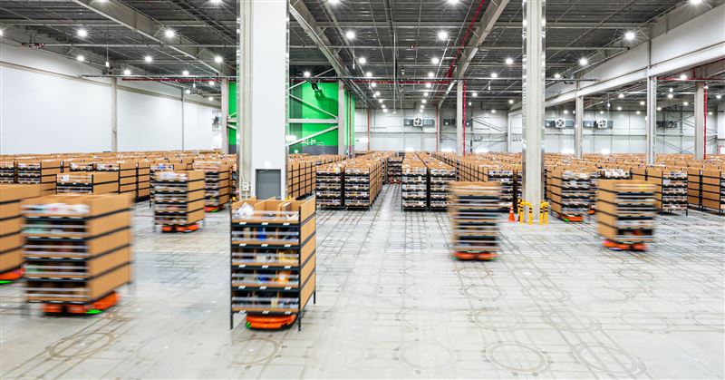 韓媒指出，酷澎採用垂直整合電商模式，從自家倉儲、物流配送一手包辦，更接近阿里巴巴和京東。（圖／翻攝自쿠팡 뉴스룸臉書）