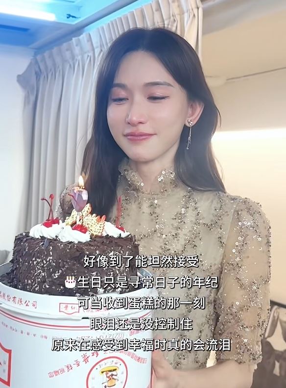 林志玲慶祝51歲生日。（圖／翻攝自小紅書）