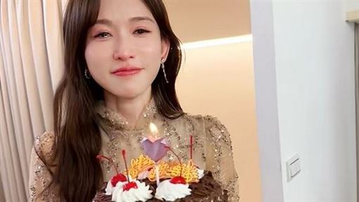 林志玲慶生看到蛋糕哭了　51歲狀態超震撼