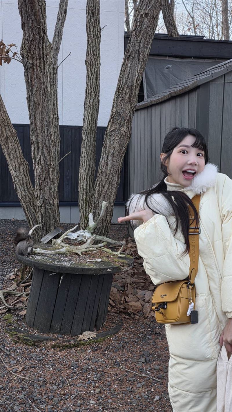 樂天女孩筠熹前往北海道，和野生動物合影（圖／樂天桃猿提供）