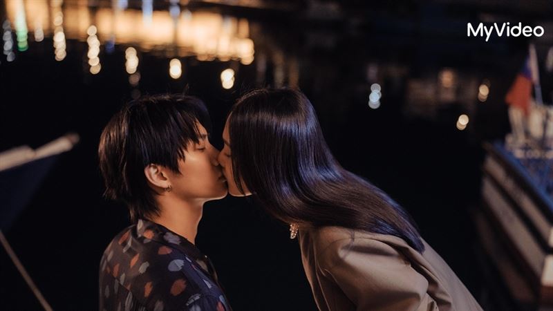 范少勳（左）與林映唯（右）接吻。（圖／公共電視、台灣大哥大MyVideo提供）