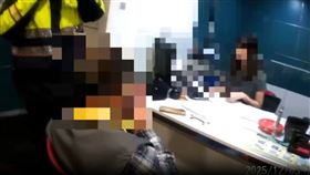 一名77歲李老先生深陷「女網友」編織的愛情陷阱，險被騙480萬元台幣。（圖／新北市政府警察局永和分局提供）