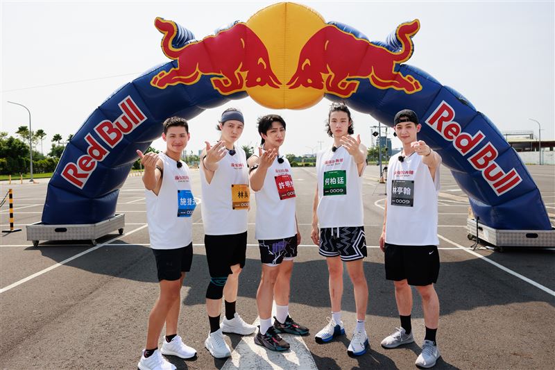 星二代組包括施捷夫（阿發師之子）、林禹（林瑞陽之子）、許明杰（許仙姬之子）、何柏廷（何豪傑、和家馨之子）、林亭翰（林隆璇之子）。（圖／好看娛樂提供）