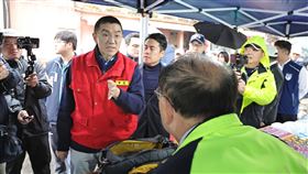 市長謝國樑偕同立委林沛祥、自來水公司總經理李丁來前往碇內福安宮前成立前進指揮所並會勘。（圖／翻攝自基隆市政府）