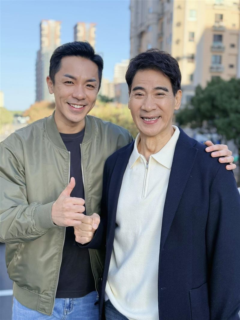 翁家明（右）與楊皓崴（左）飾演父子。（圖／翻攝自楊皓崴臉書）