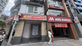 瑞幸咖啡疑似準備在台北開設第二家店，繼南京復興後，南京龍江也被發現張貼招募與施工許可。經濟部表示尚未接獲設立申請，強調將依法審查資金來源與營運架構，密切關注是否涉及中資。（圖／記者師瑞德攝影）