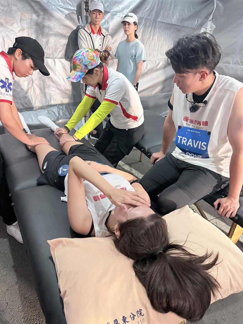 南珉貞腳傷被緊急送往醫護站處理。（圖／翻攝自Threads @minjeong_w_）