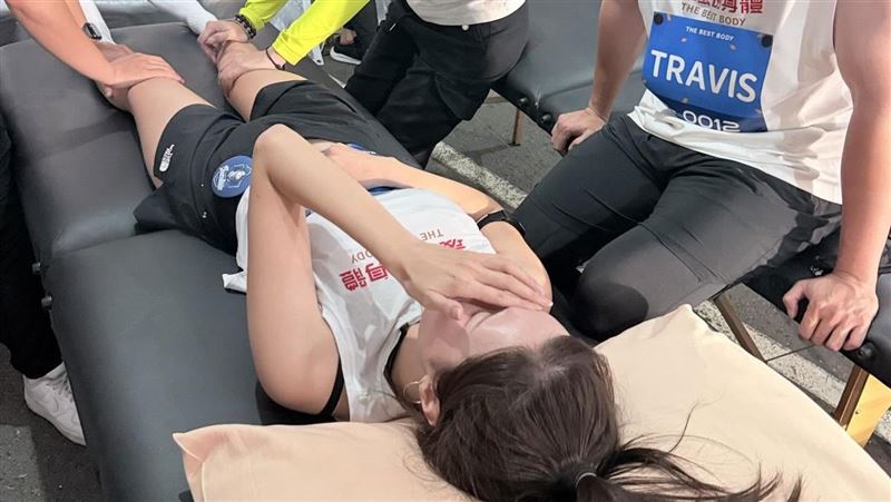 南珉貞錄影出事　腿痛到動不了抬進醫護站