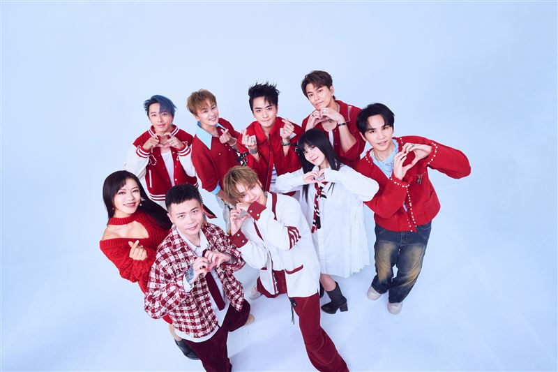 Energy、丁噹、白安、鼓鼓呂思緯、蕭秉治推出《Ho Ho Ho!》聖誕特輯。(圖/相信音樂提供)