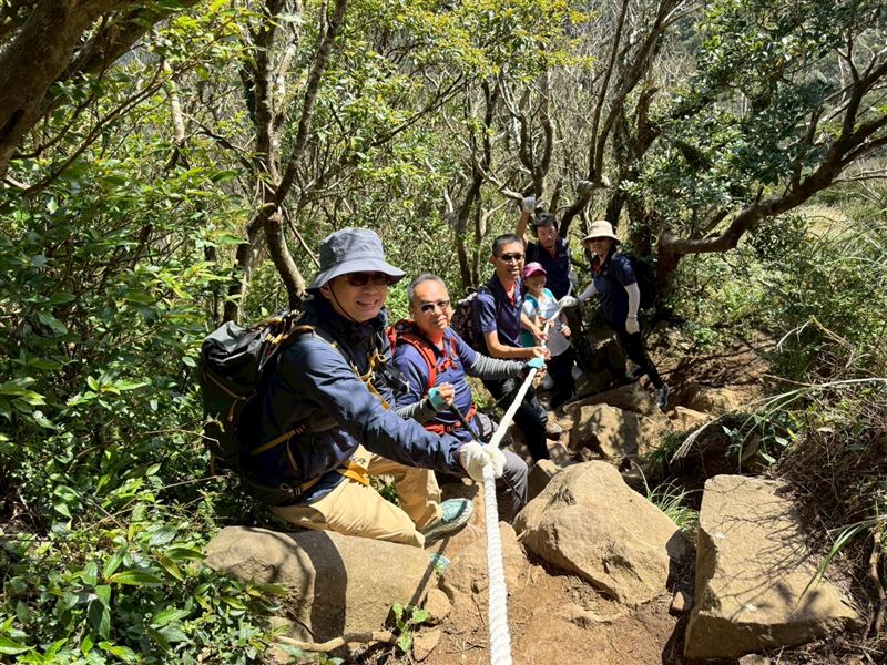 本次活動中，中信房屋全體同仁不僅挑戰自我、強化體能，更深刻體會到團隊凝聚所帶來的溫暖與力量。圖為台北大縱走第2段。（圖／中信房屋提供）