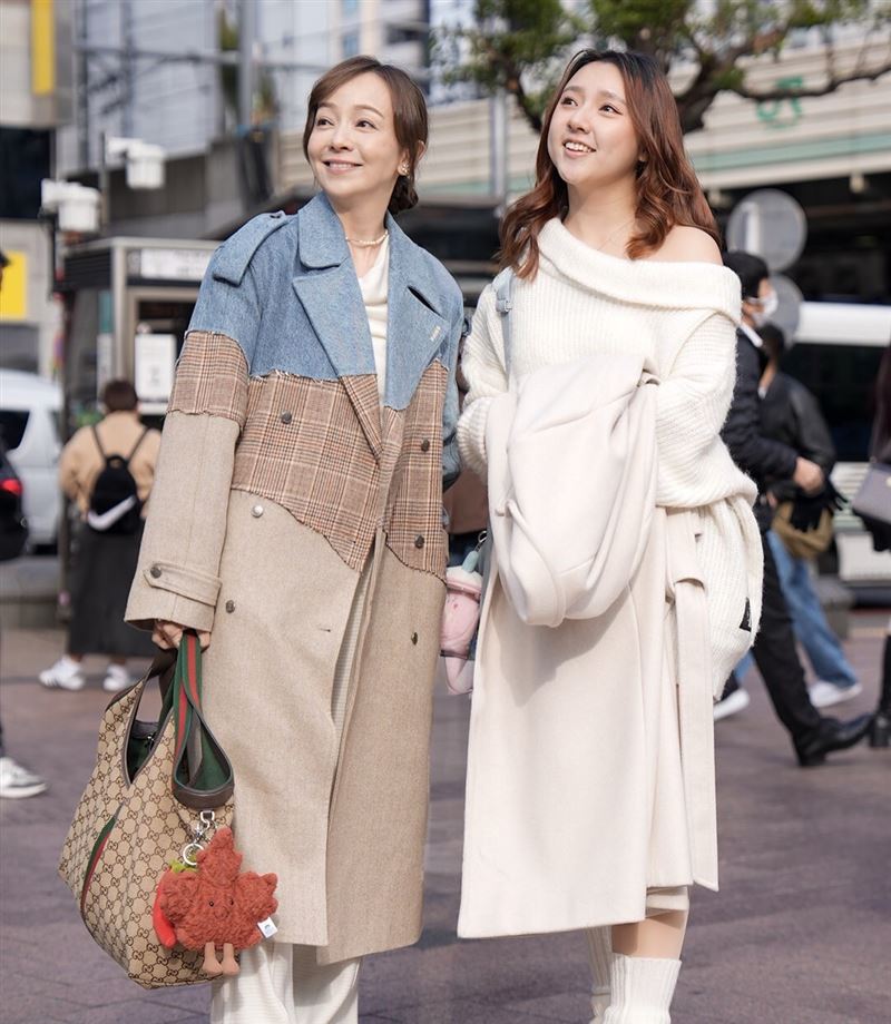 王仁甫和季芹的女兒滿19歲，全家一起開心慶生。（圖／翻攝自季芹IG）