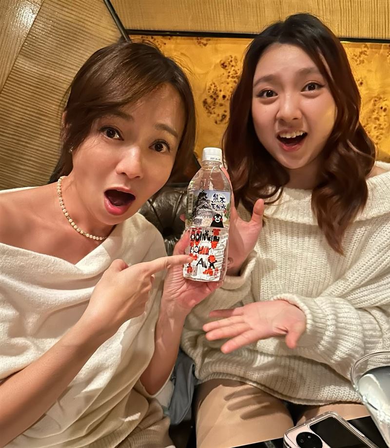 王仁甫和季芹的女兒滿19歲，全家一起開心慶生。（圖／翻攝自季芹IG）