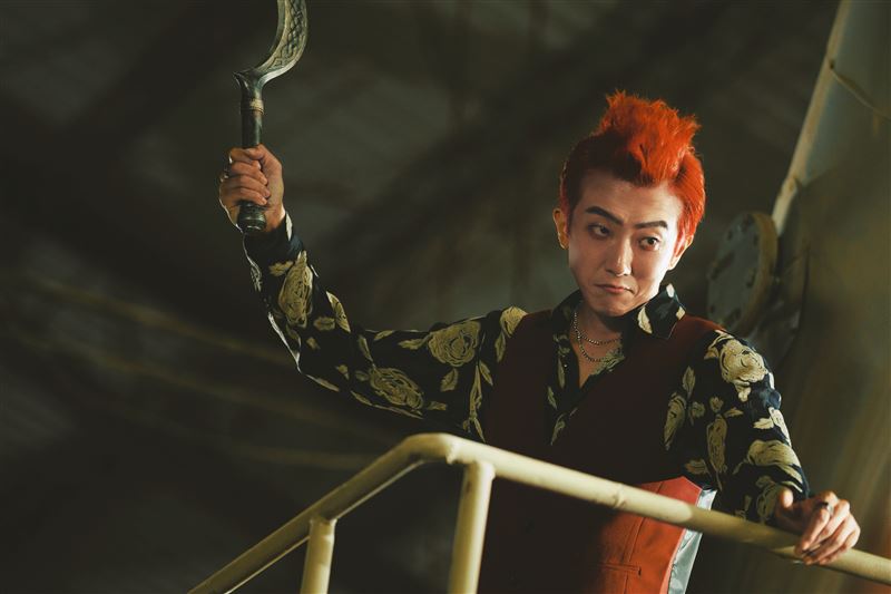 張懷秋為戲染了一頭紅髮。（圖／光盛影業提供）