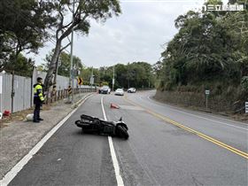 彰化139縣道騎士撞工程錐　噴飛20米重傷（圖／翻攝畫面）