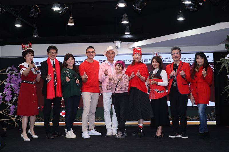 紀寶如（中）今出席黃國倫、寇乃馨號召的「聖誕文化藝術嘉年華」記者會。（圖／記者鄭孟晃攝影）