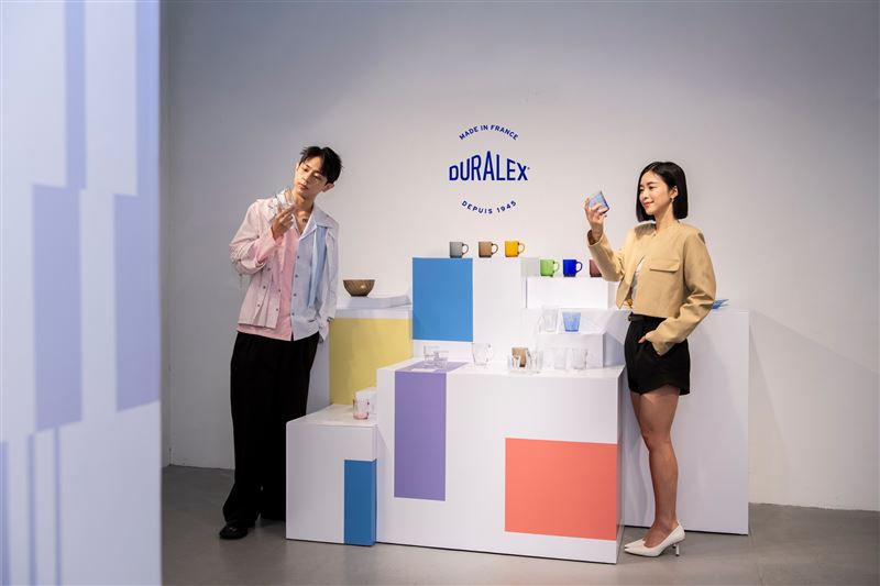 現場集結品牌經典系列玻璃杯與超潮新品，處處都是讓舉杯更好看的法式濾鏡。（圖／品牌業者提供）