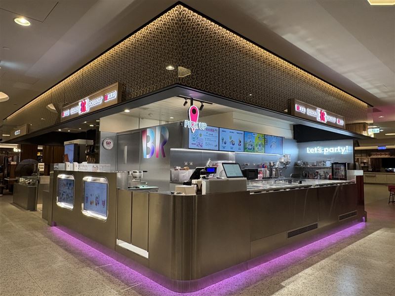 31冰淇淋台北101全新店型開幕，櫃位距離DQ全台首店超近。(圖／31冰淇淋提供）