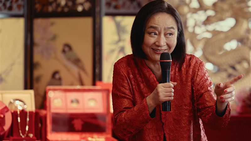 楊麗音在《雙囍》中飾演媒人婆。（圖／水花電影提供）