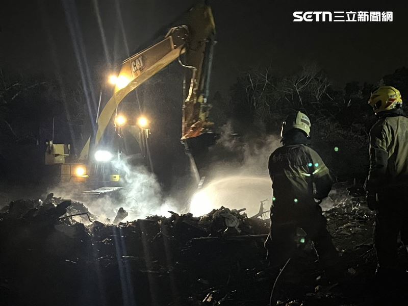 台南後壁區烏樹林暫置場火災，燒了13天終於滅了。（圖／南市府提供）