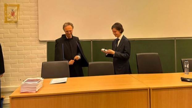 勞倫．西蒙在IG上PO文正式宣布：我是西蒙博士！我剛剛完成博士學位！前途一片光明！（圖／翻攝自Laurent Simons IG）