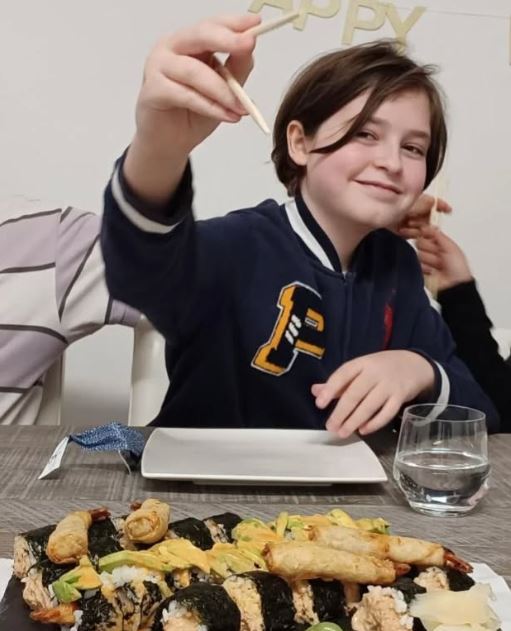 勞倫．西蒙的生活並未被壓力填滿，他依然保持著童年應有的快樂。（圖／翻攝自Laurent Simons IG）