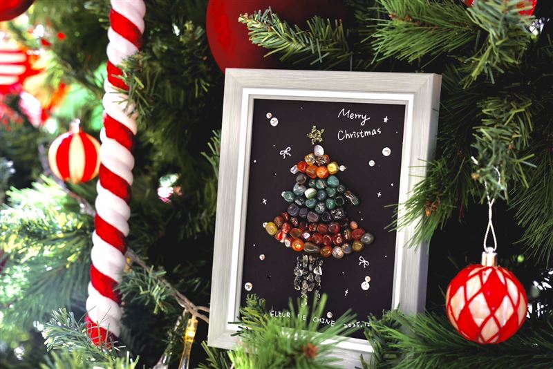 雲品溫泉酒店特別規劃相框寶石畫聖誕樹DIY活動，邀請旅客親手創作，留下獨一無二的聖誕回憶。（圖／雲品溫泉酒店提供）