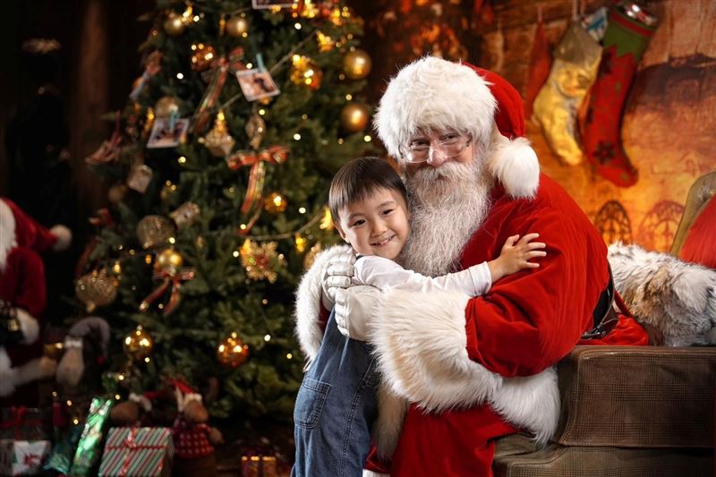 君品酒店將於12月20日與21日推出聖誕攝影服務，旅客可與真人版聖誕老人合影留念。（圖／雲朗觀光提供）