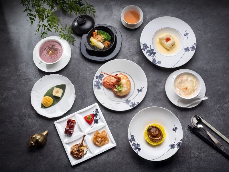 連續八年榮獲《米其林指南》一星殊榮的「雅閣」中餐廳，為賓客打造優雅節日氛圍，特別推出歡慶新年限定七道式套餐。（圖／台北文華東方酒店提供）