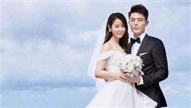 霍建華（右）後來與認識超過十年的好友林心如（左）擦出愛火，並在2016年大方公開戀情，同年7月舉行婚禮。（圖／翻攝自霍建華IG）