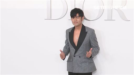 直擊／周杰倫現身101　中空秀胸肌掀暴動