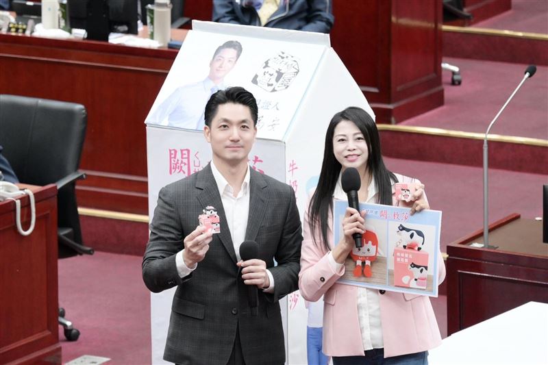 闕枚莎十多年堅持，成功推動生生喝鮮奶，盼補助對象擴大至高中生。（圖／闕枚莎辦公室提供）