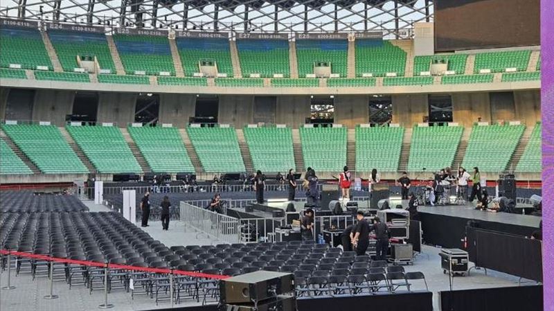 AAA彩排偷跑!QWER搶頭香「現場照外流」