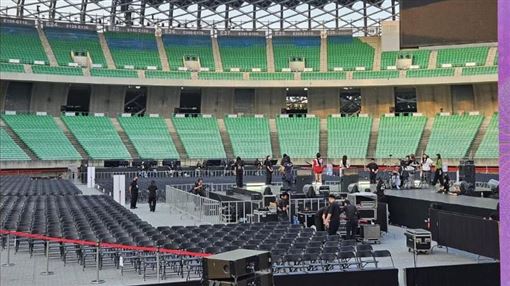 AAA彩排偷跑！QWER搶頭香「現場照外流」