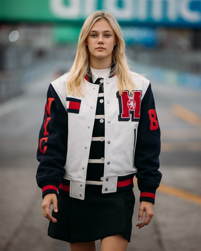 TOMMY HILFIGER&nbsp;F1 ACADEMY車手暨品牌大使Alba Larsen。（圖／品牌業者提供）