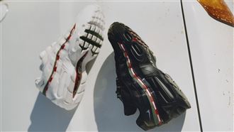 UNDEFEATED x  Air Max 95雙色限時開搶