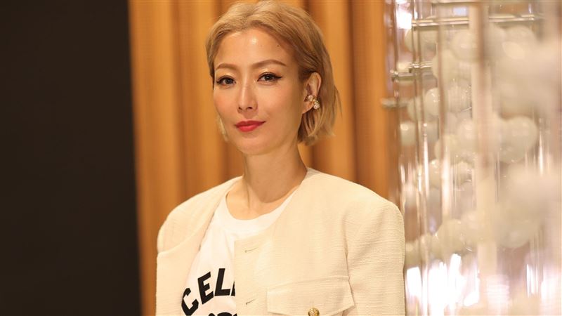 鄭秀文正面回擊質疑！不視禱告為廉價為恥