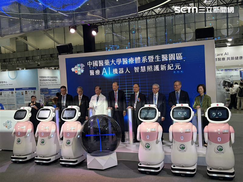 2025醫療科技展,中醫大醫療體系暨生醫園區展示跨域創新成果。(圖/記者簡浩正攝影)