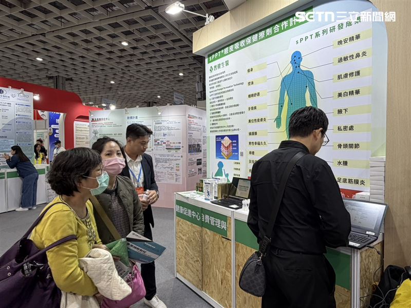 普健生物科技於馬偕醫院主題館,展現醫療科研與產業轉譯的跨界成果。(圖/記者簡浩正攝影)