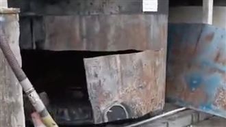 槽底結晶體驗出撒旦之母　工人炸飛破頭亡