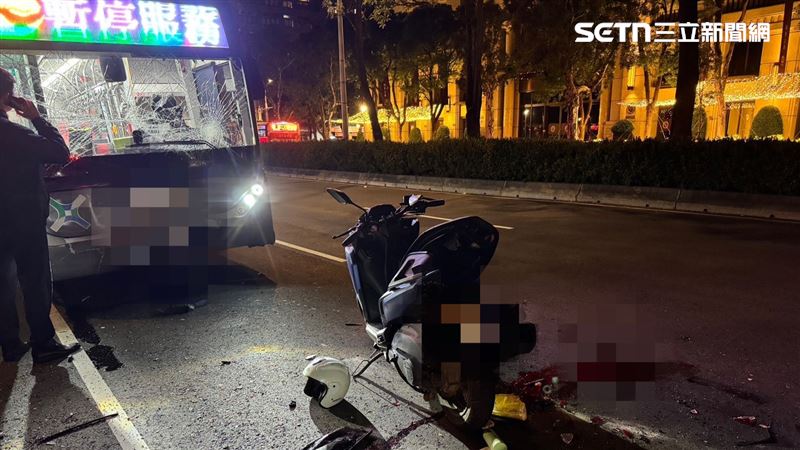 台北市大安區和平東路一段昨晚（4日）發生，嚴重事故；女騎士遭公車撞倒，身體多處骨折，右小腿疑似斷裂，傷勢最嚴重，送醫須截肢開刀。（圖／翻攝畫面）