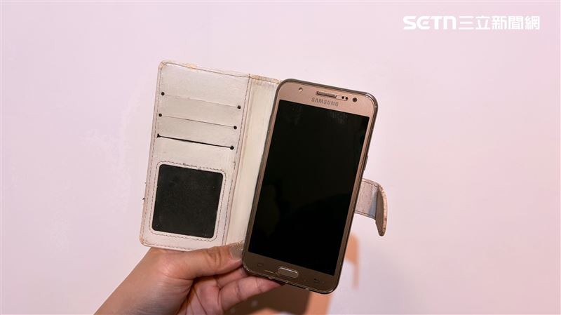 超多學生用「掀蓋式手機殼」　狂讚1優點