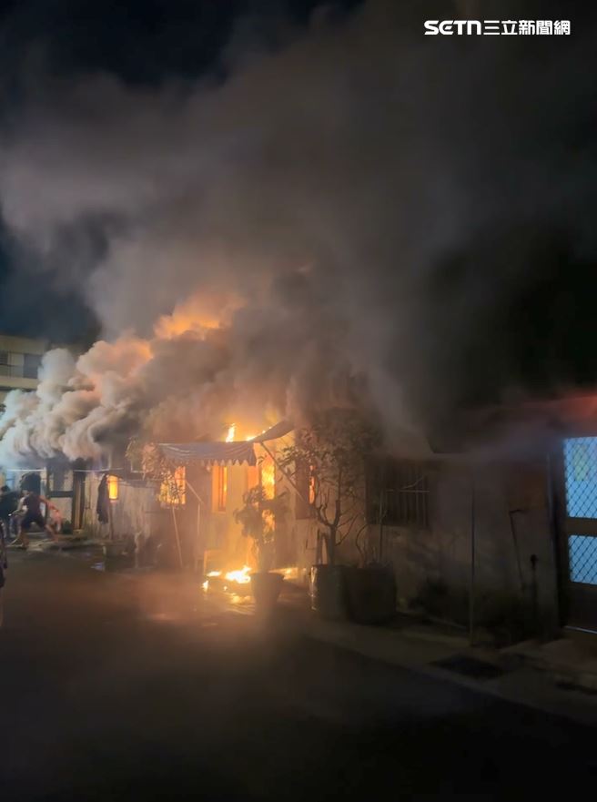彰化溪湖鎮清晨發生平房火警，火勢延燒波及「阿讚爌肉飯」倉庫。（圖／翻攝畫面）