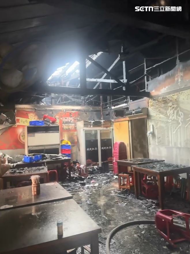 平房大火波及「阿讚爌肉飯」用餐區及倉庫。（圖／翻攝畫面）