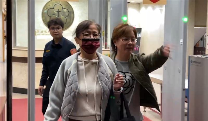 旅行業者李美娟30萬交保。（圖／翻攝畫面）