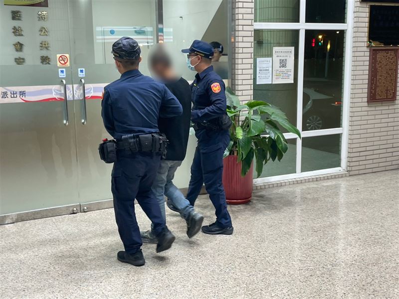 32歲黃姓男子吃黑輪不小心「掉槍」，警方過濾近百支監視器，從市區追到清水耗費近2天，終於將他逮捕到案。(圖／翻攝畫面)