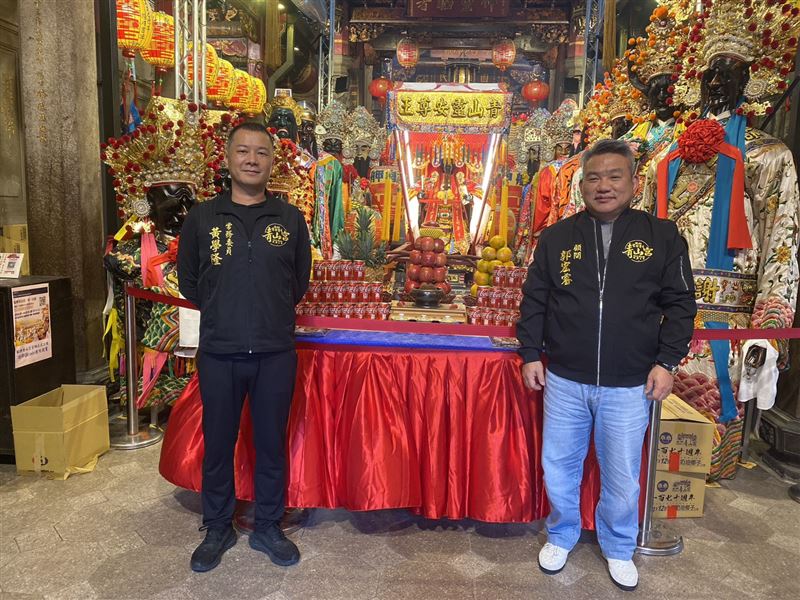 台灣宮廟史上第一次！青山宮靈安尊王選《寶島神很大》當副爐主　轟動宮廟界。（圖／青山宮提供）