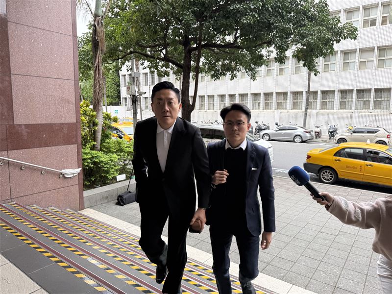 夏天倫抵北檢作證。（圖／翻攝畫面）